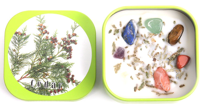 Свеча соевая ароматическая с кедром в жестяной банке (Cedar Candle) 5 х 5 см