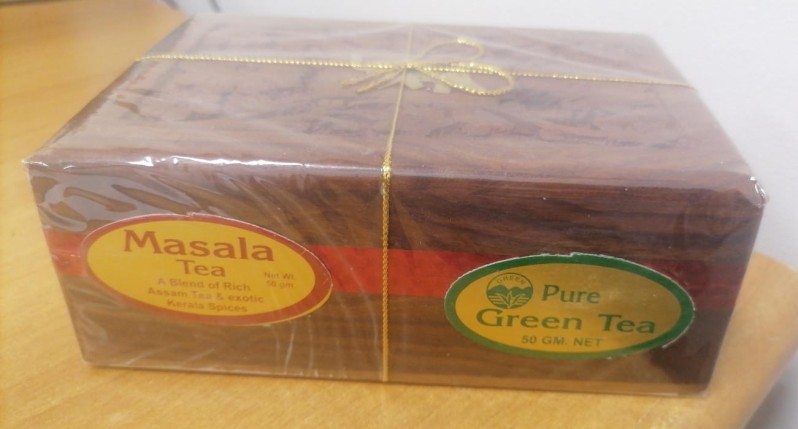Набор чая подарочный в деревянной шкатулке Масала и Зеленый чай (Pure Green Tea and Masala Tea) 100 г (50 г + 50 г)