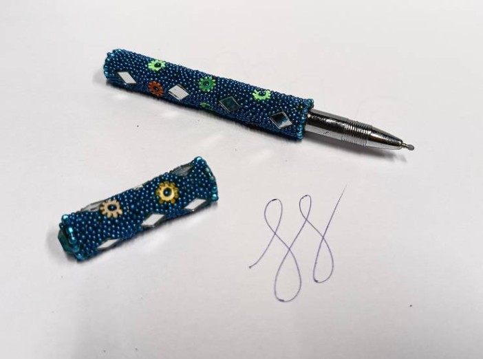 Подарочная ручка в цветочек, синие чернила 12,5 см