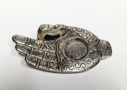 Подставка металлическая рука, серебро