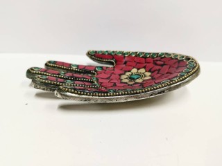 Подставка металлическая рука, мозаика красная