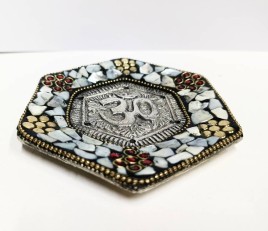 Подставка металлическая, Ом белая