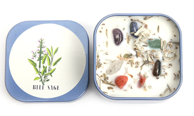 Свеча соевая ароматическая с флюоритом и голубым шалфеем в жестяной банке (Blue Sage Candle) 5 х 5 см