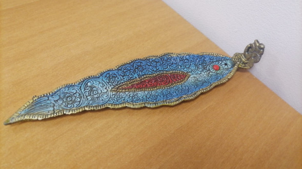 Подставка под благовония лыжа перо металл в ассортименте цветные 22 см