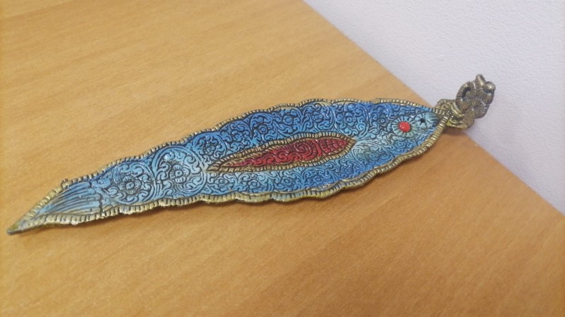 Подставка под благовония лыжа перо металл в ассортименте цветные 22 см