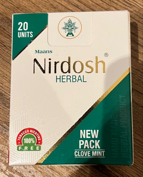 Травяные сигареты без никотина Нирдош Гвоздика и Мята с фильтром (Maans Nirdosh Herbal filter Clove Mint Dhoompan) 20 шт