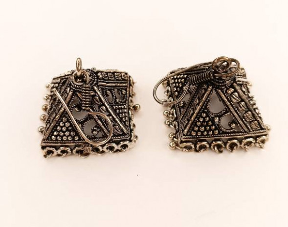 Серьги объемные, квадрат, металл 1,5 х 1,5 см  